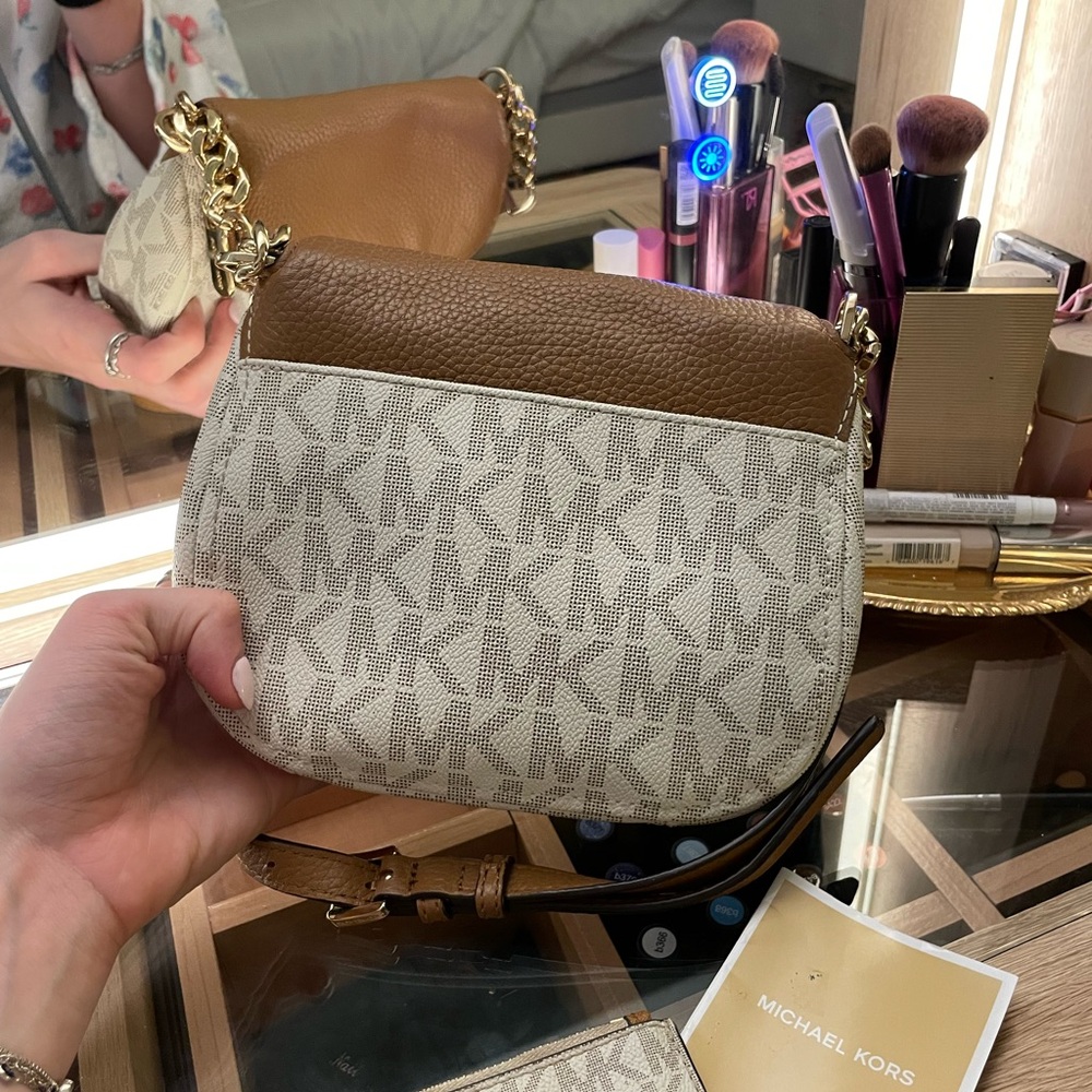 Michael Kors Brown and Cream Women's crossbody Bag and wallet w/ gold hardware. - Picture 3 of 8
